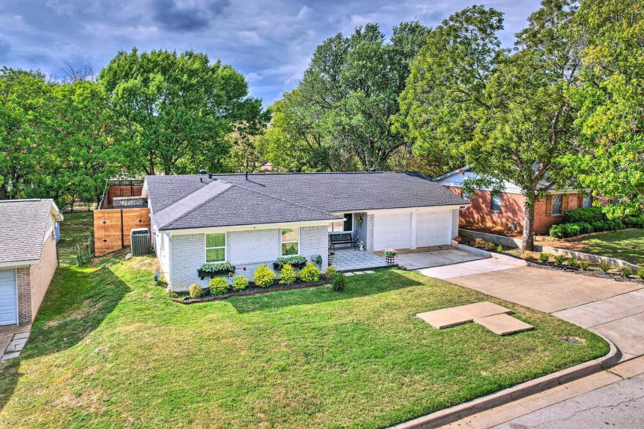 Arlington Family Retreat Home Gym, Patio And Yard Exterior photo