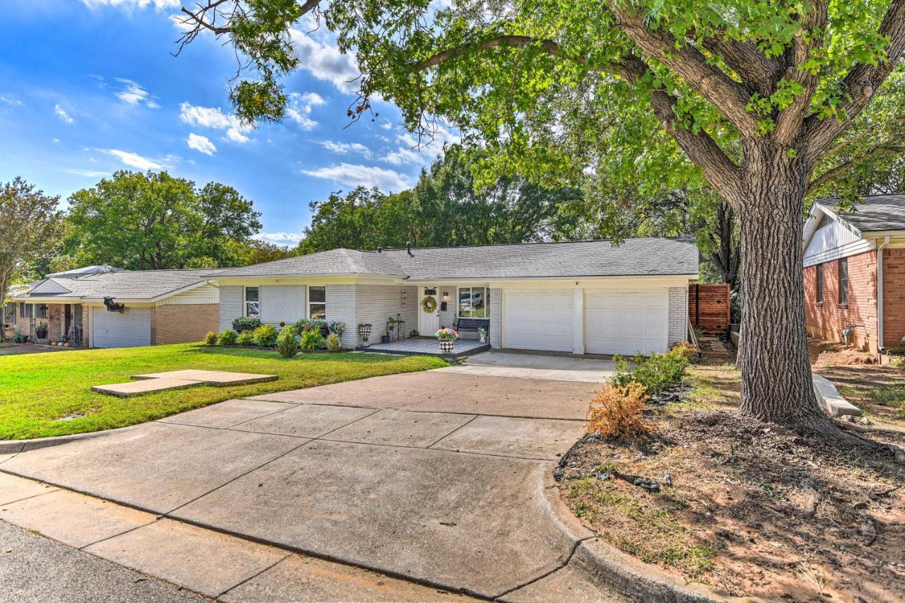 Arlington Family Retreat Home Gym, Patio And Yard Exterior photo